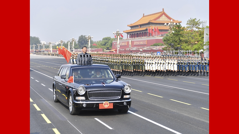 習(xí)近平檢閱受閱部隊