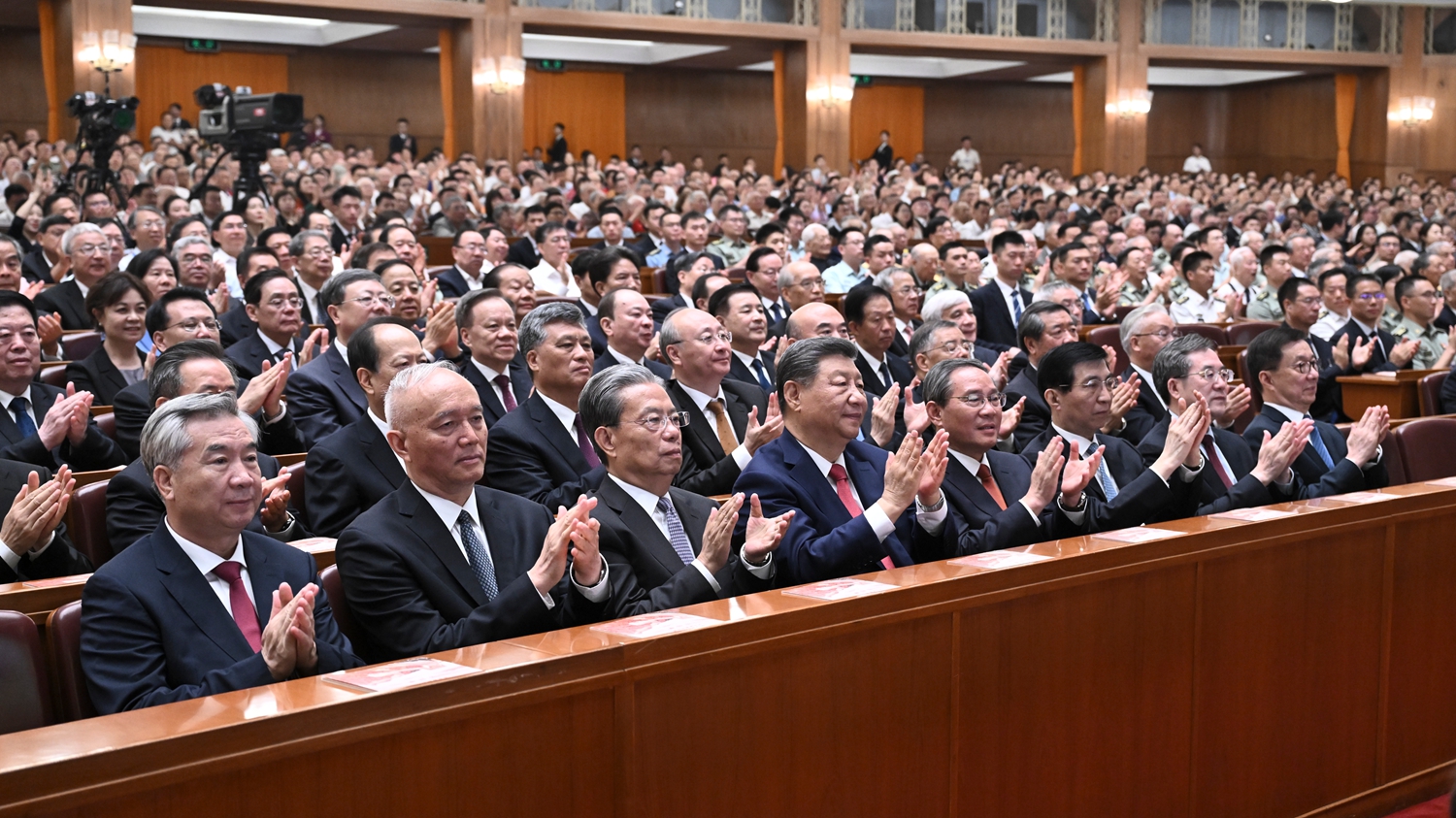 紀(jì)念中國人民抗日戰(zhàn)爭暨世界反法西斯戰(zhàn)爭勝利80周年文藝晚會《正義必勝》在京隆重舉行