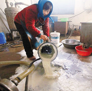 奶業(yè)困局，路在何方？