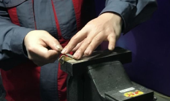 徒手配鑰匙、冰火焊鋼管……這些航天工匠們的超群技藝令人嘆服！