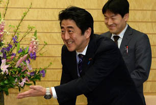 安倍，討來的達(dá)沃斯演講