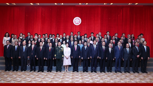 習(xí)近平會(huì)見(jiàn)香港特別行政區(qū)新任行政、立法、司法機(jī)構(gòu)負(fù)責(zé)人