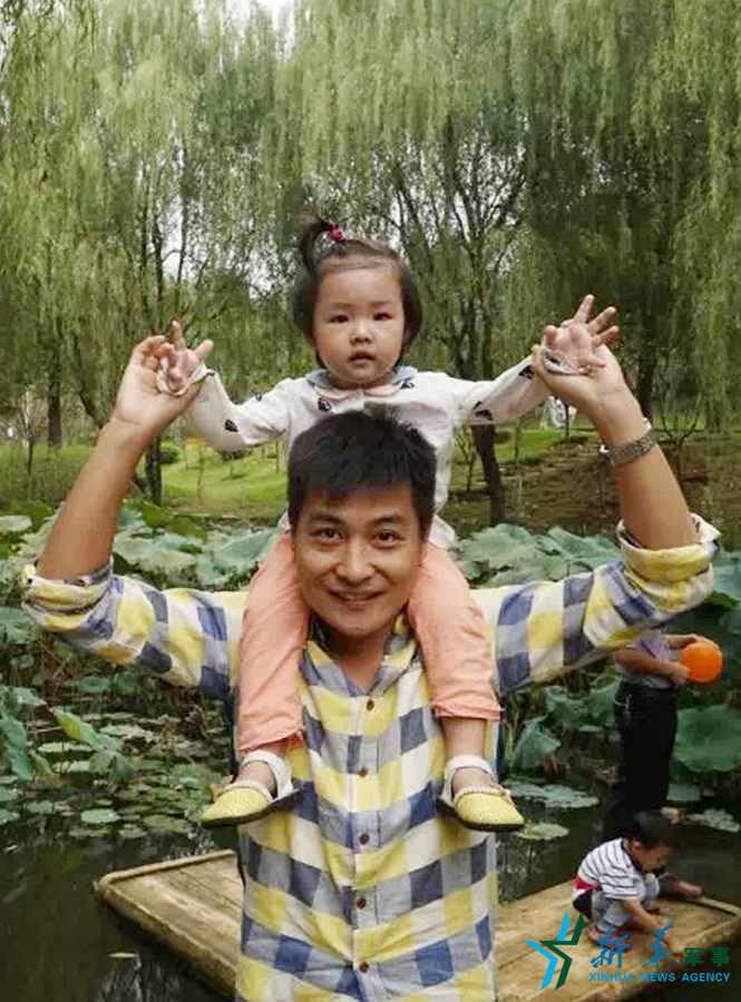 ↑資料圖片：張超與女兒合影。