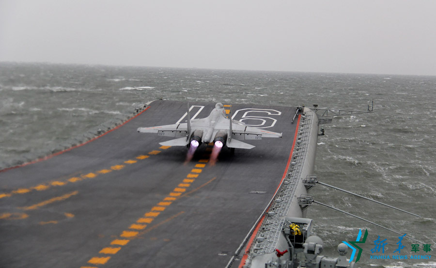 ↑資料圖片：艦載戰(zhàn)斗機起飛瞬間。