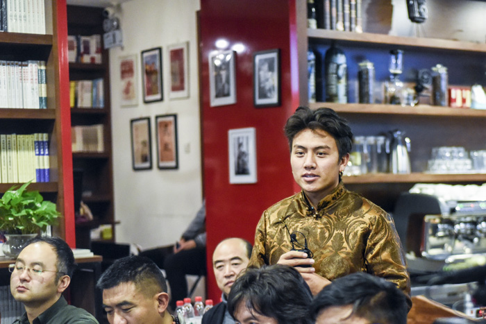 安久家族老八：我們的家族一直在做技藝的傳承，這是我們的使命，我們應(yīng)該承擔(dān)起來。希望能用我學(xué)到的知識，把我們家族的技藝推廣到更廣大的市場。