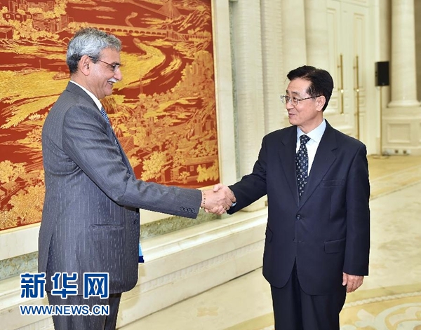 5月9日，中共中央書記處書記、中央紀(jì)委副書記趙洪祝在北京會(huì)見印度中央監(jiān)察委員會(huì)主席喬杜里。 新華社記者 李濤 攝