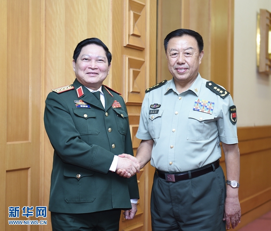8月29日，中共中央政治局委員、中央軍委副主席范長龍在北京會見越南共產(chǎn)黨中央政治局委員、國防部長吳春歷。 新華社記者張領(lǐng)攝
