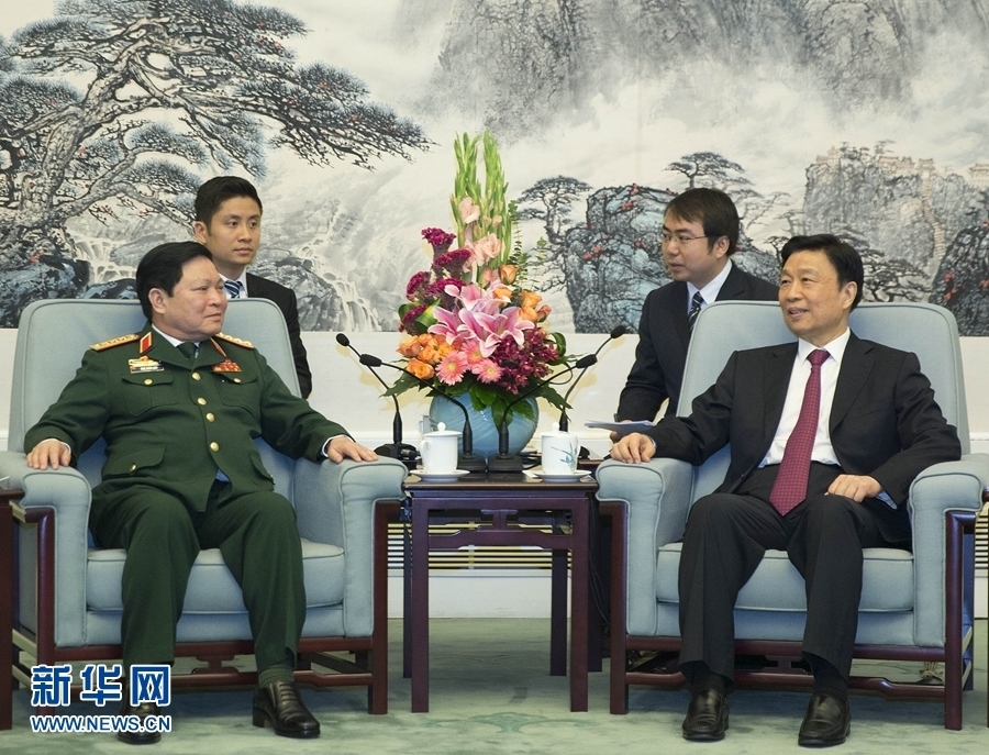 8月29日，中共中央政治局委員、國家副主席李源潮在北京會見越南共產(chǎn)黨中央政治局委員、國防部長吳春歷。 新華社記者丁林?jǐn)z