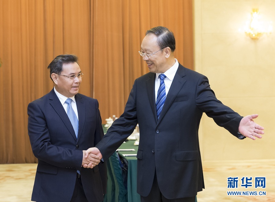 10月12日，中共中央書記處書記、全國政協(xié)副主席杜青林在北京會見來華訪問并出席“2016中國共產(chǎn)黨與世界對話會”的老撾人革黨中央政治局委員、建國陣線中央主席賽頌蓬·豐威漢率領(lǐng)的老撾人革黨代表團?！⌒氯A社記者丁海濤攝