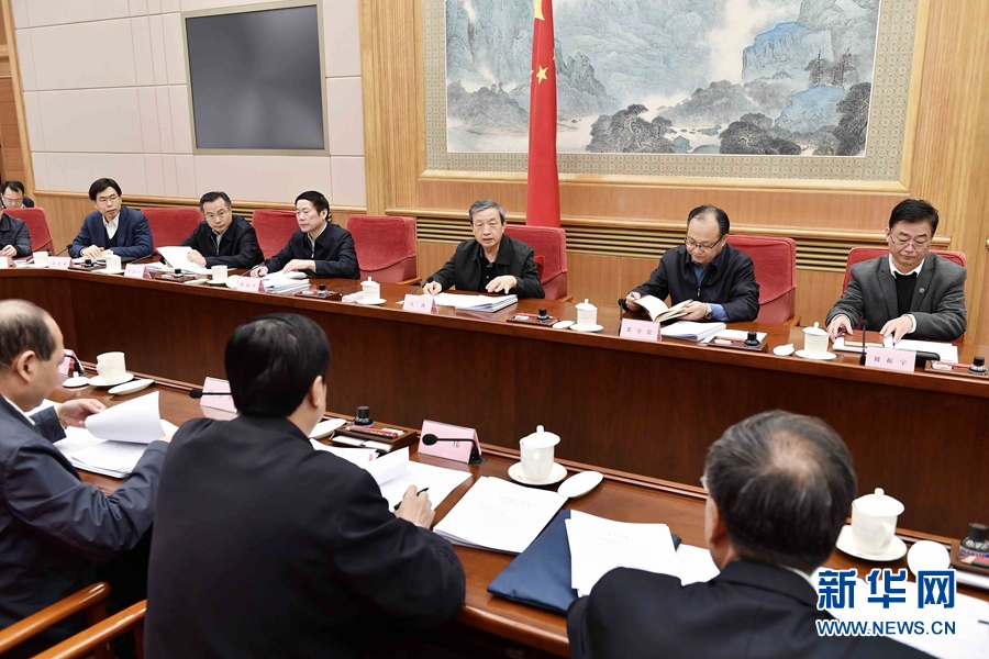 1月20日，國(guó)務(wù)院農(nóng)民工工作領(lǐng)導(dǎo)小組第五次全體會(huì)議在北京召開。中共中央政治局委員、國(guó)務(wù)院副總理馬凱主持會(huì)議并講話。 新華社記者 李濤攝