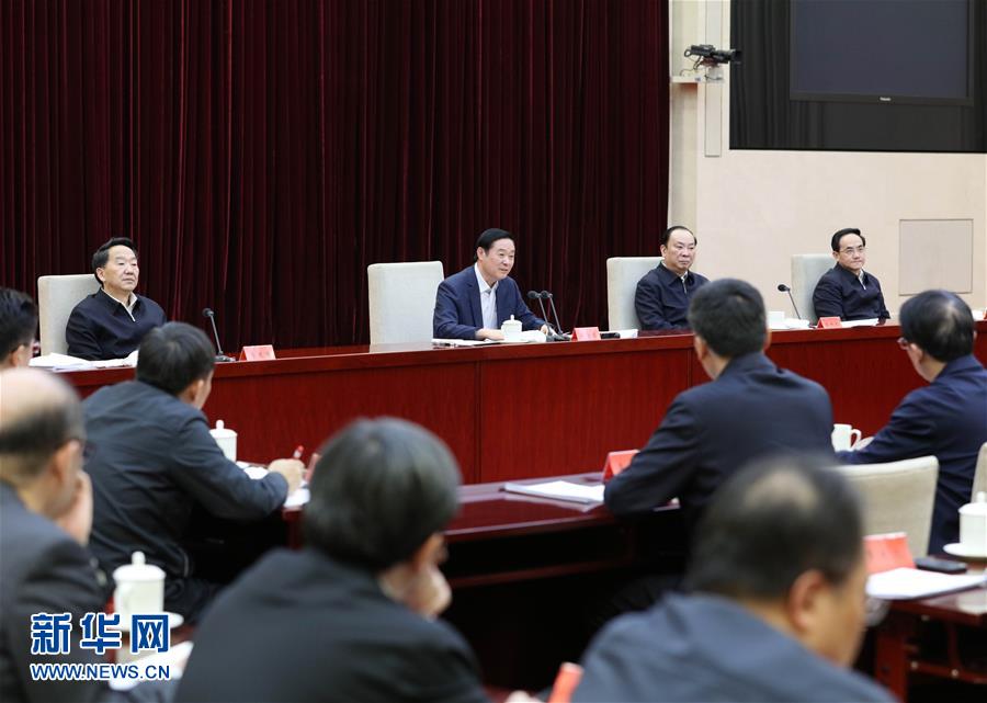  2月17日，在習近平總書記主持召開黨的新聞輿論工作座談會并發(fā)表重要講話一周年之際，中宣部在北京召開2017年新聞戰(zhàn)線“新春走基層”活動座談會。中共中央政治局委員、中央書記處書記、中宣部部長劉奇葆出席會議并講話。新華社記者 王曄 攝
