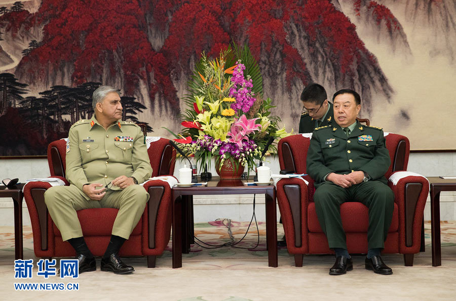  3月16日，中央軍委副主席范長龍會見來訪的巴基斯坦陸軍參謀長巴杰瓦。   新華社記者琚振華攝