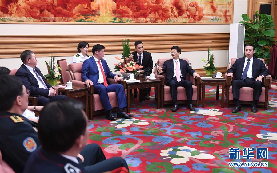 5月8日，中共中央政治局委員、中央政法委書記孟建柱在北京中南海會(huì)見蒙古國法律內(nèi)務(wù)部部長賓巴朝格特。 新華社記者 張鐸 攝