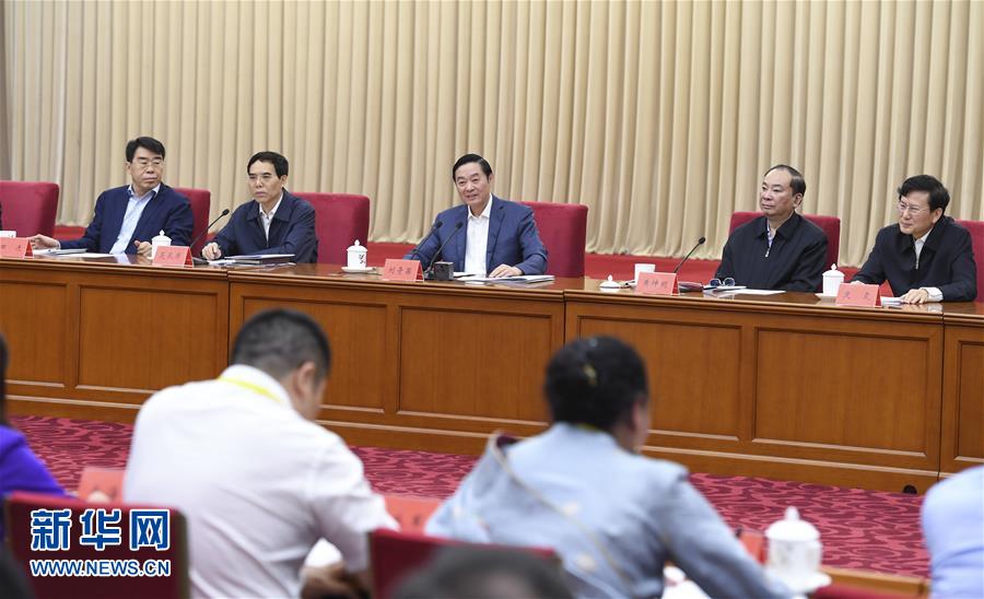 5月18日，中共中央政治局委員、中央書記處書記、中宣部部長劉奇葆在北京出席紀(jì)念新華書店成立80周年座談會并講話。 新華社記者 張領(lǐng) 攝