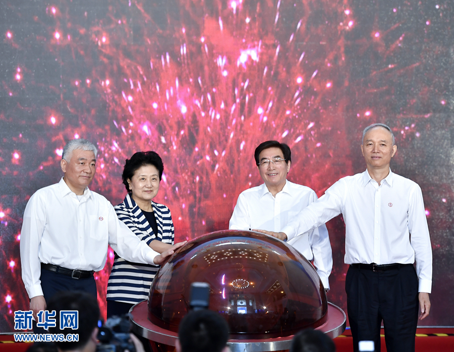 5月20日，中共中央政治局委員、國(guó)務(wù)院副總理劉延?xùn)|，中共中央政治局委員、中共北京市委書記郭金龍?jiān)诒本┏鱿?017年全國(guó)科技活動(dòng)周暨北京科技周現(xiàn)場(chǎng)活動(dòng)。劉延?xùn)|宣布2017年全國(guó)科技活動(dòng)周暨北京科技周啟動(dòng)。新華社記者 燕雁 攝