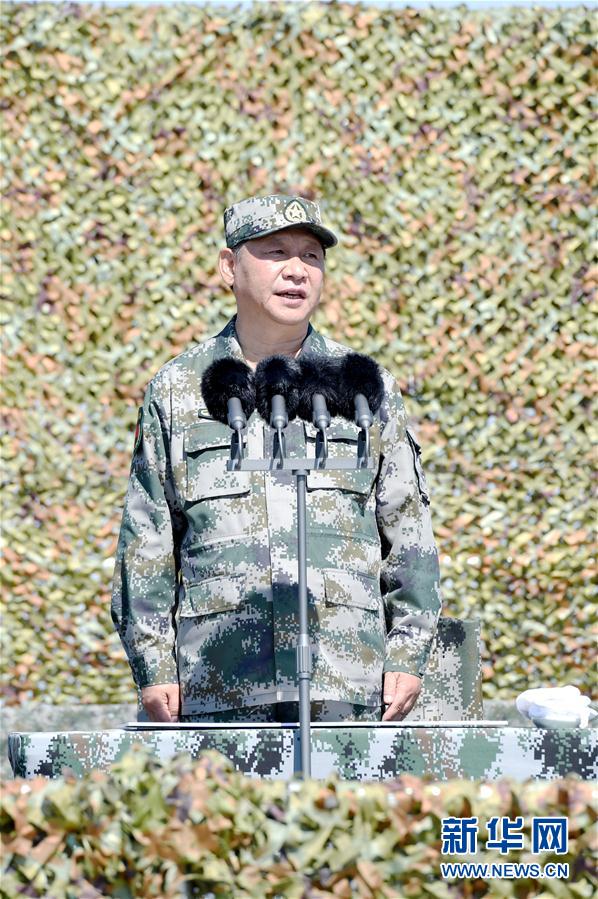 7月30日上午，慶祝中國人民解放軍建軍90周年閱兵在朱日和聯(lián)合訓練基地隆重舉行。中共中央總書記、國家主席、中央軍委主席習近平檢閱部隊并發(fā)表重要講話。新華社記者 蘭紅光攝