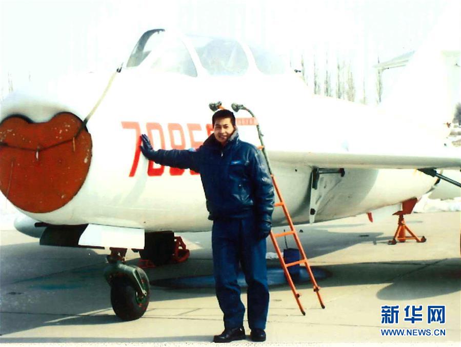 （建軍90周年·英雄·圖文互動）（3）聽，渤海灣有風(fēng)吹過來——追記海軍某艦載航空兵部隊一級飛行員張超