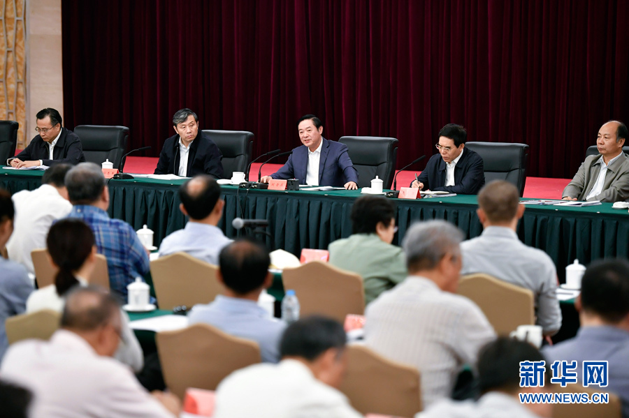 9月7日，中共中央政治局委員、中央書記處書記、中宣部部長劉奇葆在北京出席全國電視劇工作座談會并講話。 新華社記者 燕雁 攝

