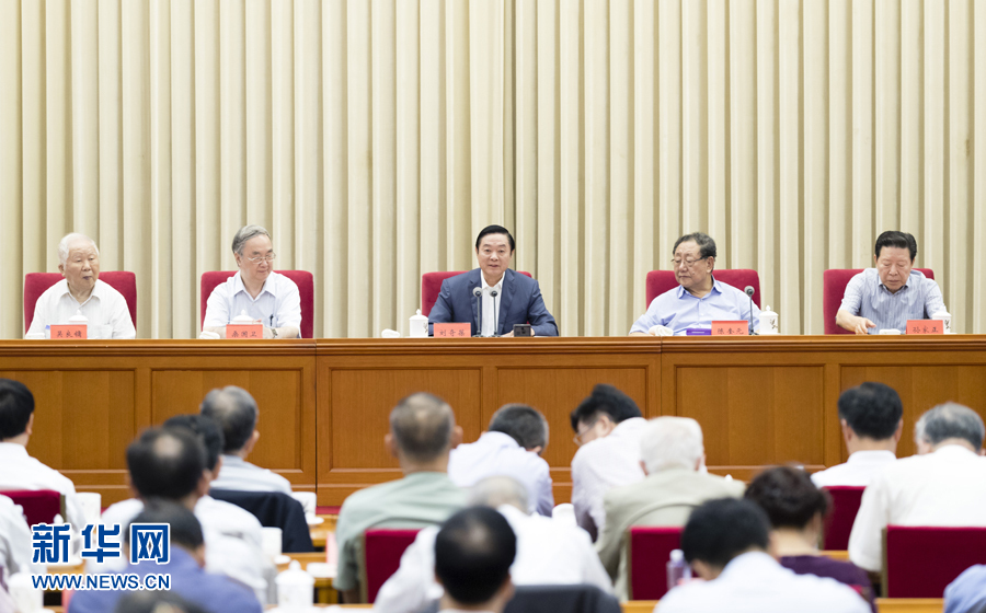 9月8日，中共中央政治局委員、中央書記處書記、中宣部部長(zhǎng)劉奇葆在北京出席中國(guó)大百科全書第三版總編輯委員會(huì)成立大會(huì)并講話。 新華社記者丁海濤 攝