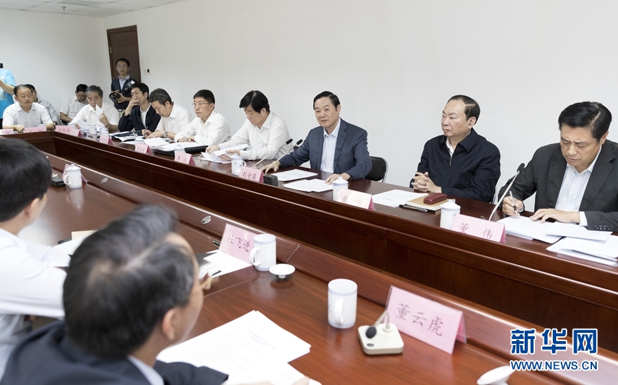 9月22日，中共中央政治局委員、中央書記處書記、中宣部部長劉奇葆在北京調(diào)研京劇像音像工程情況。這是劉奇葆與有關方面負責同志座談交流。新華社記者 丁海濤 攝
