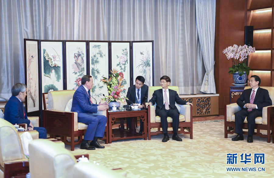 9月26日，中共中央政治局委員、中央政法委書記孟建柱在北京會(huì)見來(lái)華出席國(guó)際刑警組織第86屆全體大會(huì)的哈薩克斯坦內(nèi)務(wù)部長(zhǎng)卡西莫夫。國(guó)務(wù)委員、公安部部長(zhǎng)郭聲琨參加有關(guān)會(huì)見。新華社記者 張領(lǐng) 攝