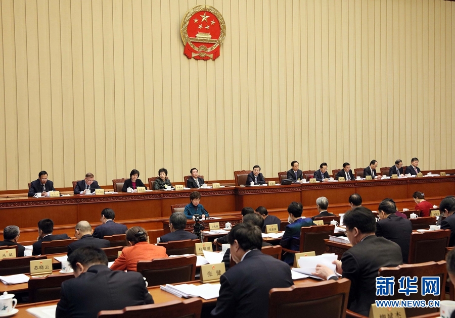 12月24日，十二屆全國(guó)人大常委會(huì)第三十一次會(huì)議在北京人民大會(huì)堂舉行第三次全體會(huì)議。張德江委員長(zhǎng)出席會(huì)議。新華社記者 劉衛(wèi)兵 攝