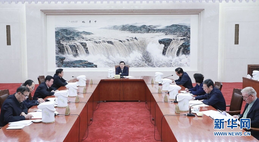 1月22日，中共十二屆全國(guó)人大常委會(huì)黨組在北京召開(kāi)會(huì)議，認(rèn)真學(xué)習(xí)領(lǐng)會(huì)習(xí)近平總書(shū)記在黨的十九屆二中全會(huì)上的重要講話精神，研究全國(guó)人大常委會(huì)貫徹落實(shí)全會(huì)精神、做好憲法修改相關(guān)工作。全國(guó)人大常委會(huì)委員長(zhǎng)、常委會(huì)黨組書(shū)記張德江主持會(huì)議并講話。新華社記者 丁林 攝
