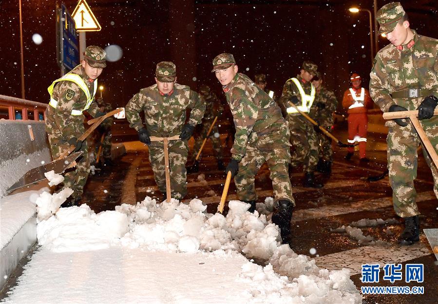 （新華全媒頭條）（1）雨雪冰凍中，他們奮力前行——基層黨員干群抗擊冰雪災(zāi)害紀(jì)實
