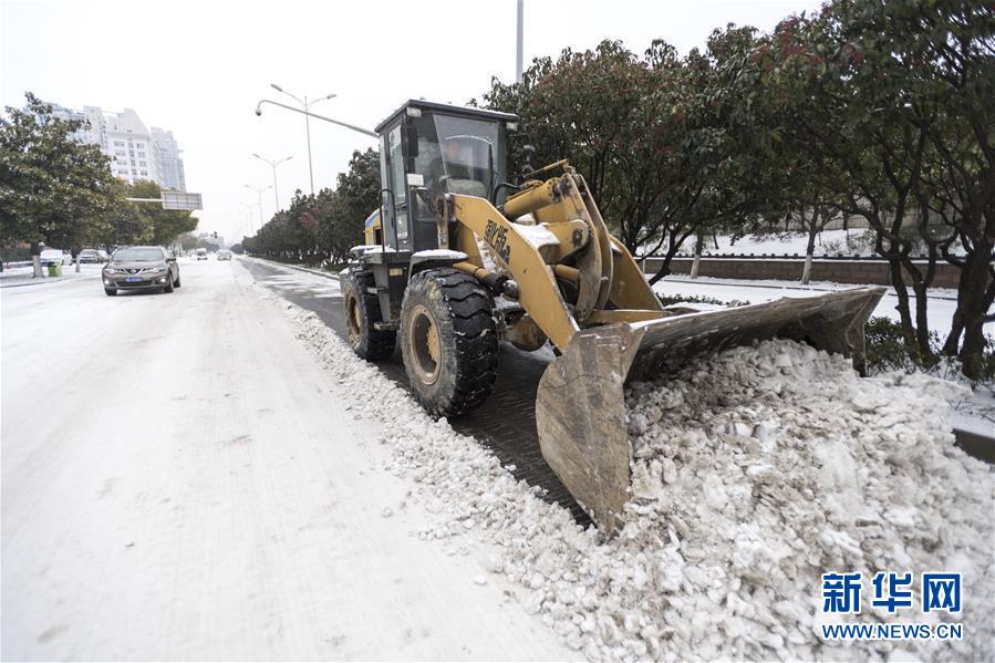 （新華全媒頭條）（9）雨雪冰凍中，他們奮力前行——基層黨員干群抗擊冰雪災(zāi)害紀(jì)實(shí)