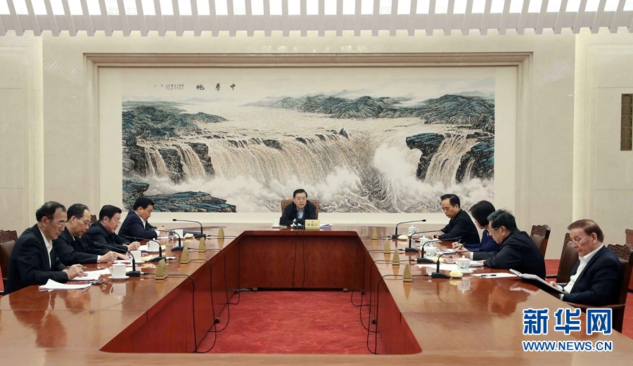 3月2日，中共十二屆全國人大常委會黨組在北京召開會議，學(xué)習(xí)貫徹習(xí)近平總書記在黨的十九屆三中全會上的重要講話和全會精神。全國人大常委會委員長、常委會黨組書記張德江主持會議并講話。新華社記者劉衛(wèi)兵攝