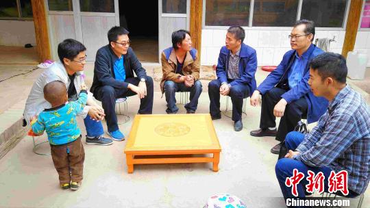 青海扶貧“第一書(shū)記”:為貧困山區(qū)孩子圓了“上學(xué)夢(mèng)”