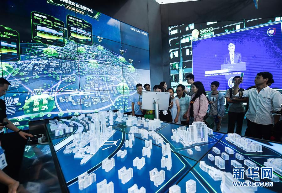 (大江奔流——來自長(zhǎng)江經(jīng)濟(jì)帶的報(bào)道·新華全媒頭條·圖文互動(dòng))(9)擘畫新時(shí)代中國(guó)發(fā)展新坐標(biāo)——深入推動(dòng)長(zhǎng)江經(jīng)濟(jì)帶發(fā)展述評(píng)