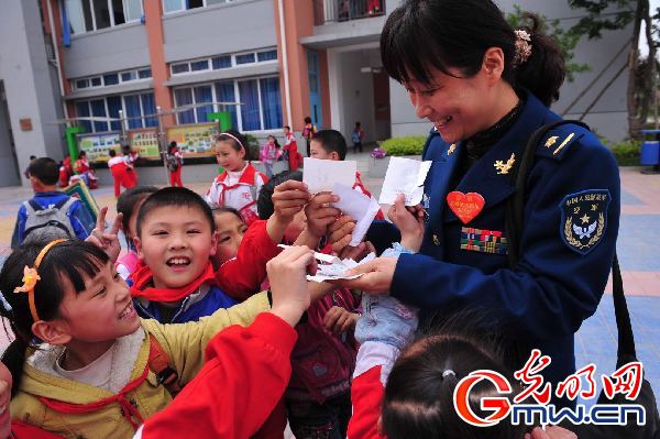 【我和軍隊(duì)的不解之緣】“先是軍人，才是媽媽”