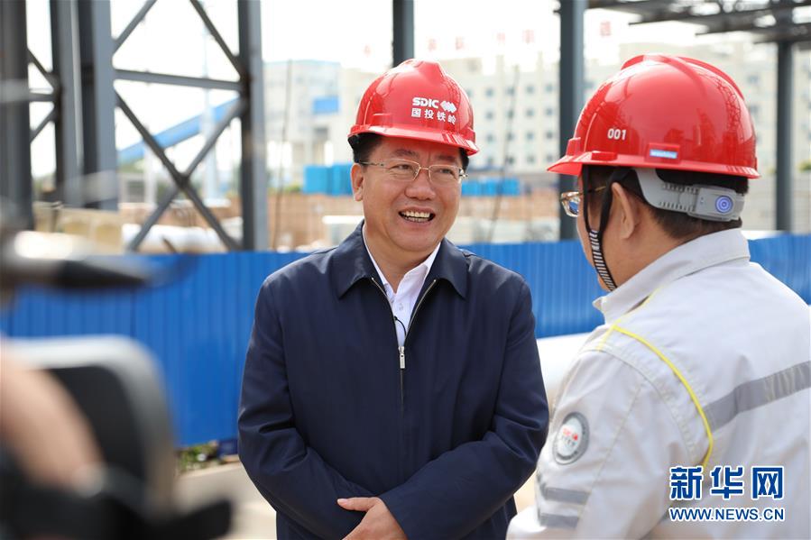 (新時代擔(dān)當(dāng)作為典型風(fēng)采·圖文互動)(1)李士偉:以實干擔(dān)當(dāng) 向難題沖鋒