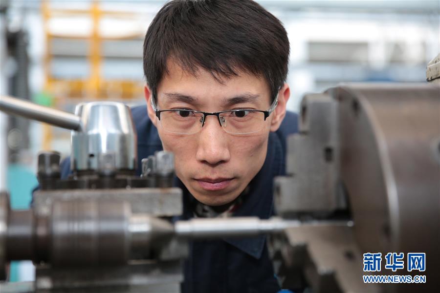 (圖文互動)(2)他用匠心守護飛機心臟——記中國航發(fā)沈陽黎明航空發(fā)動機有限責任公司一線工人洪家光