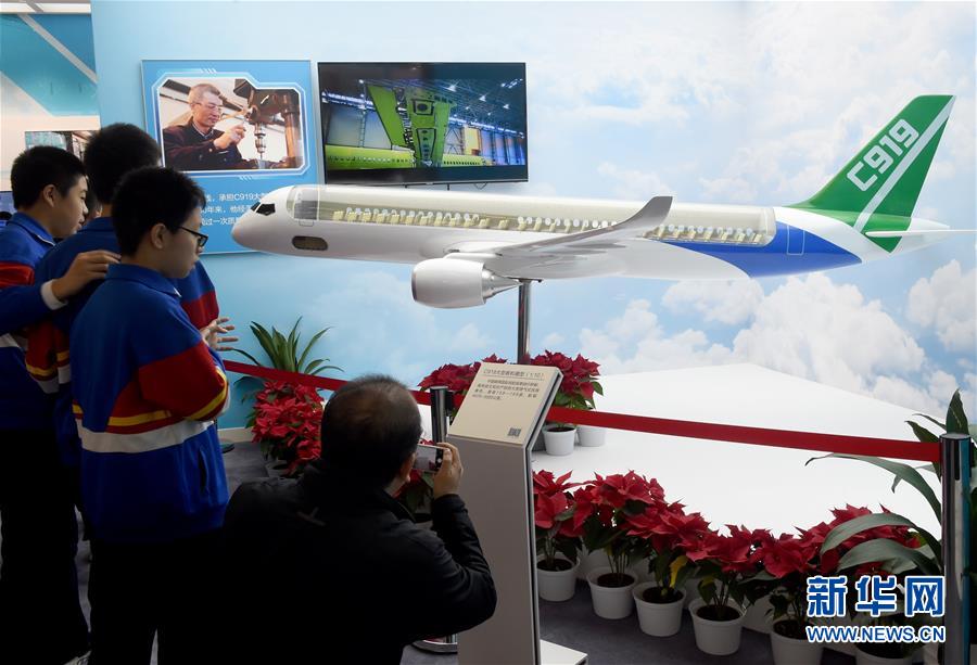 (新華全媒頭條·圖文互動(dòng))(3)從歷史中汲取繼續(xù)前進(jìn)的力量——習(xí)近平總書記參觀慶祝改革開(kāi)放40周年大型展覽側(cè)記