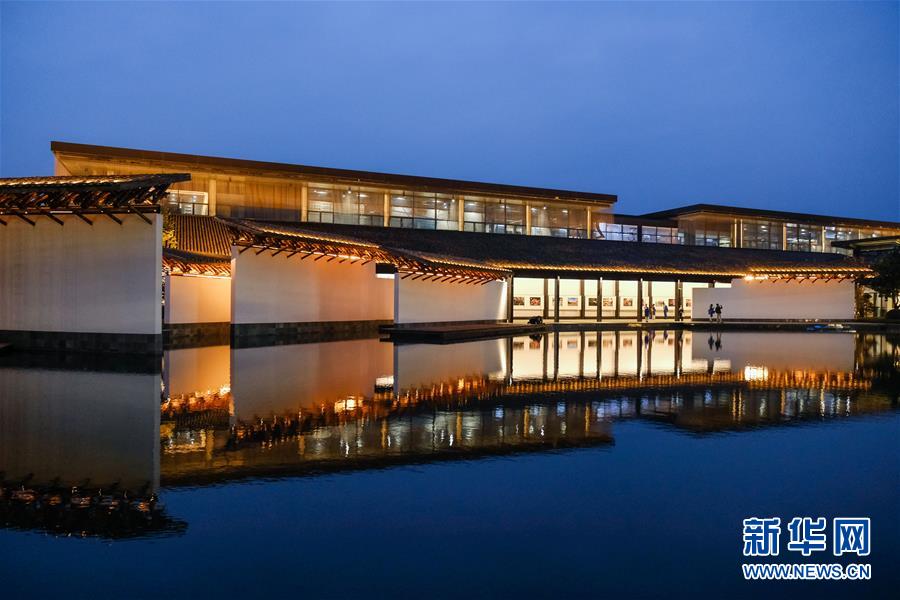 (慶祝改革開(kāi)放40周年基層行·鄉(xiāng)鎮(zhèn)篇·圖文互動(dòng))(2)烏鎮(zhèn)40年:根里的靜與脈中的動(dòng)