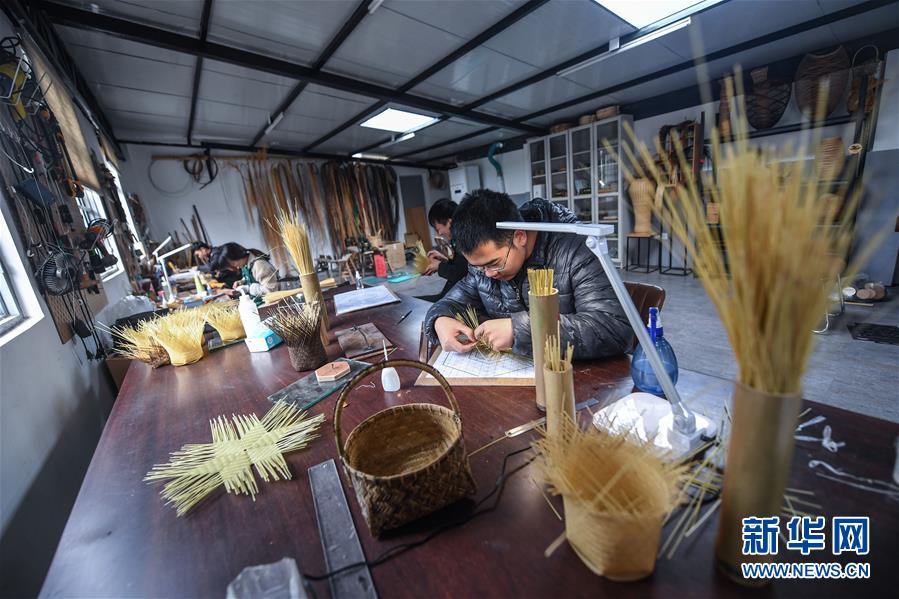 (慶祝改革開(kāi)放40周年基層行·鄉(xiāng)鎮(zhèn)篇·圖文互動(dòng))(4)烏鎮(zhèn)40年:根里的靜與脈中的動(dòng)