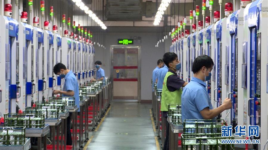 (慶祝改革開放40周年基層行·鄉(xiāng)鎮(zhèn)篇·圖文互動)(2)東莞長安鎮(zhèn):田塘里“飛”出的智能“機”地