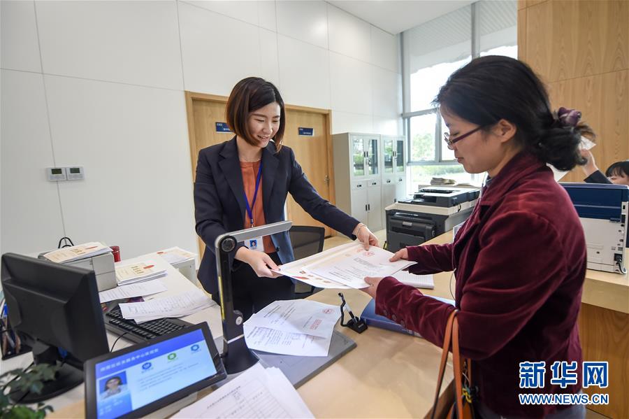 （新華全媒頭條·圖文互動）（9）關(guān)鍵抉擇，必由之路——獻給中國改革開放40周年