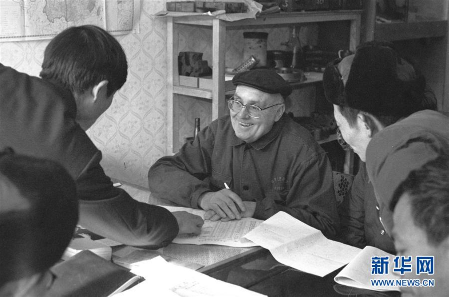 （圖文互動）（2）為發(fā)展和進步，與中國攜手同行——中國改革友誼獎章獲得者群像 