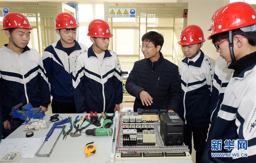 (新華全媒頭條·個(gè)稅專項(xiàng)附加扣除·圖文互動(dòng))(2)深化個(gè)稅改革的關(guān)鍵一步——聚焦個(gè)稅專項(xiàng)附加扣除暫行辦法