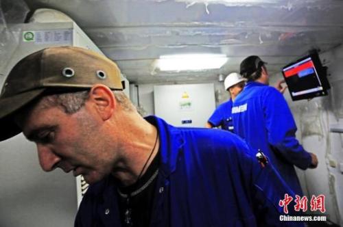 中國造船廠里的外籍員工。 李風(fēng) 攝