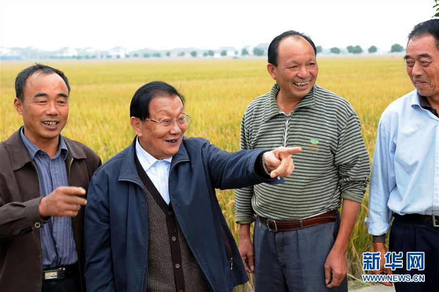 (改革先鋒風(fēng)采·圖文互動(dòng))(2)吳仁寶:華西村改革發(fā)展的帶頭人