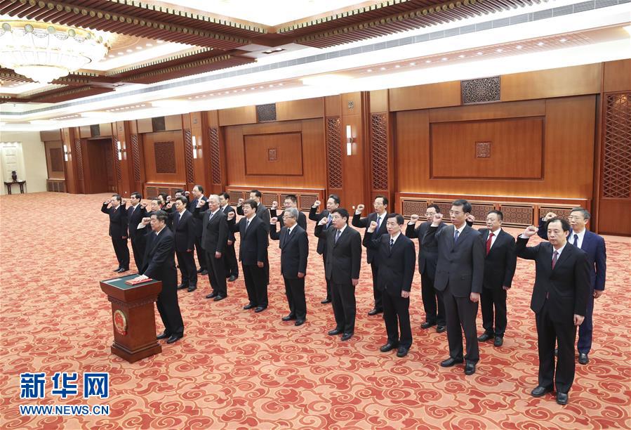 （兩會）國務院部長、委員會主任、中國人民銀行行長、審計長進行憲法宣誓