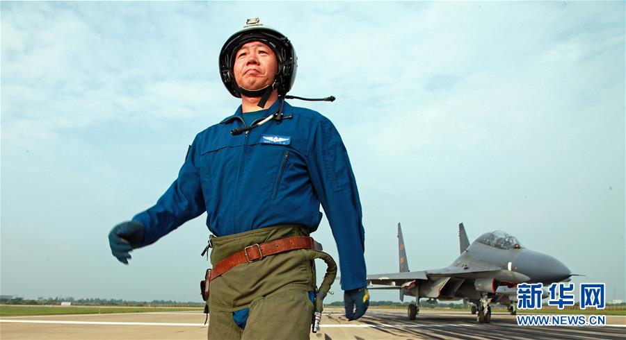 （新華全媒頭條·圖文互動(dòng)）（1）戰(zhàn)鷹，為祖國(guó)奮飛——記空軍航空兵某旅旅長(zhǎng)、特級(jí)飛行員郝井文