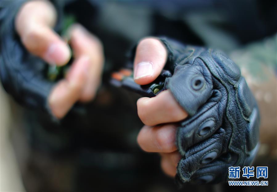 (新春走基層·圖文互動)(2)實戰(zhàn)化的“味道”——走進武警雪豹突擊隊