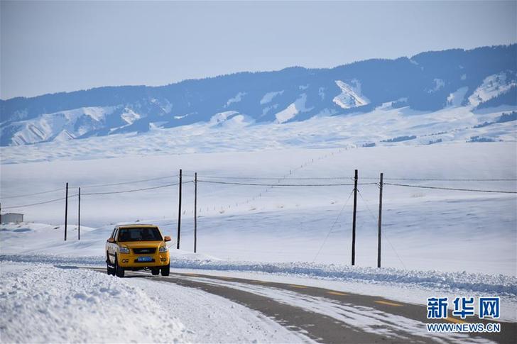 (新春走基層·圖文互動(dòng))(4)天山深處“電小二”:冰雪世界里最暖的一抹“黃”