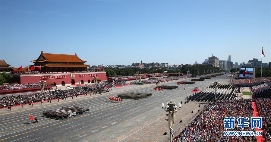 （新華全媒頭條·強(qiáng)軍思想引領(lǐng)新征程·圖文互動(dòng)）（1）那一刻，我們光榮接受檢閱