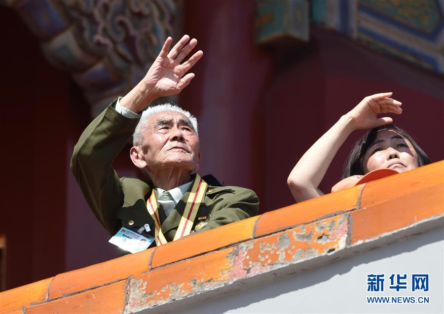 （新華全媒頭條·強(qiáng)軍思想引領(lǐng)新征程·圖文互動(dòng)）（3）那一刻，我們光榮接受檢閱